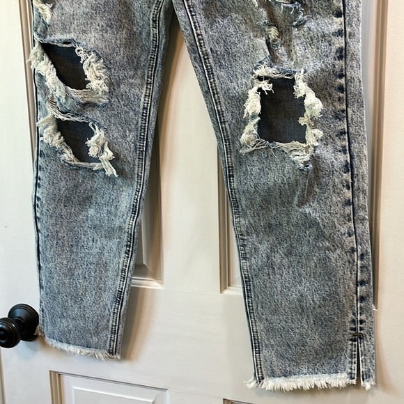 NWT KanCan Collie High Rise Mom Jeans Medium Wash - Size 29 / 11 - Picture 3 of 10